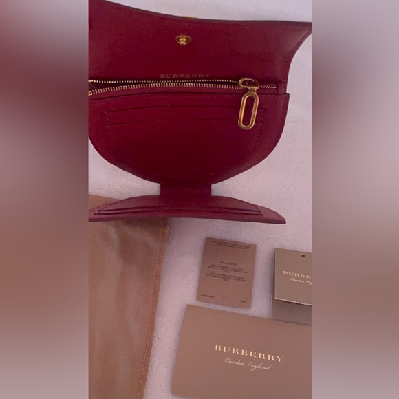 Authentic Burberry D-ring Patent leather coin case - Picture 6 of 11